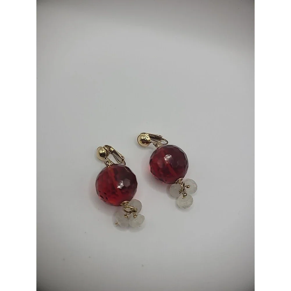 Vintage Earrings Clip On Drop Dangle Red‎ Bead White Beads Jewelry Costume